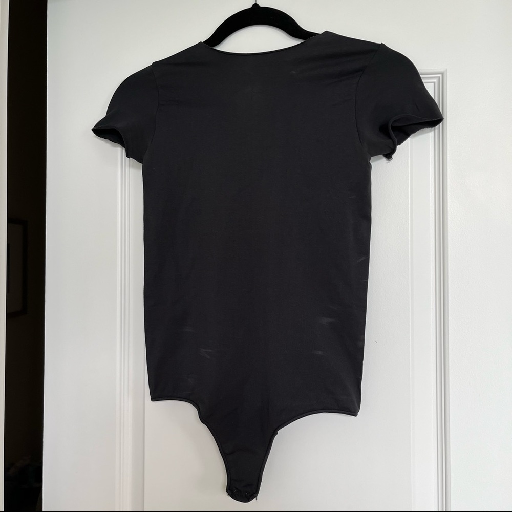 Skims, essential Tshirt Bodysuit, size S/M